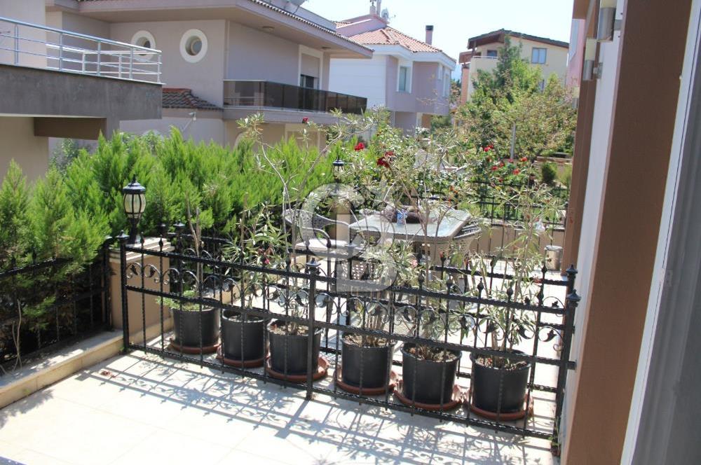 Güzelbahçe'de Ticari Ruhsatlı,Müstakil Bahçeli Satılık Villa