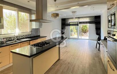 Güzelbahçe'de Ticari Ruhsatlı,Müstakil Bahçeli Satılık Villa