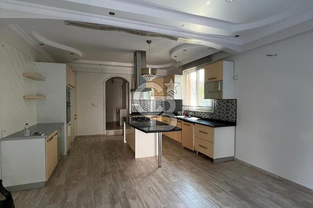 Güzelbahçe'de Ticari Ruhsatlı,Müstakil Bahçeli Satılık Villa