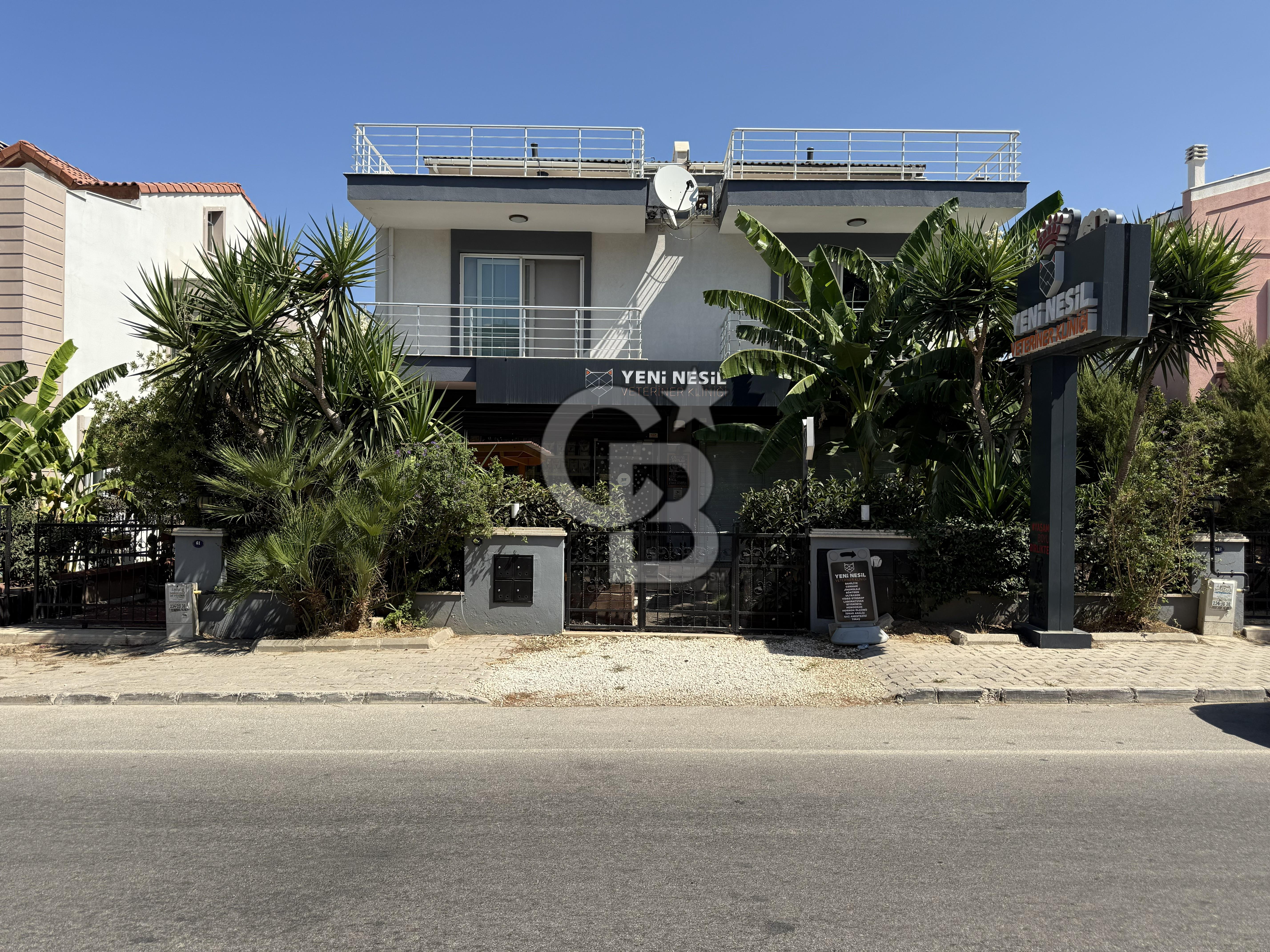 Güzelbahçe'de Ticari Ruhsatlı,Müstakil Bahçeli Satılık Villa