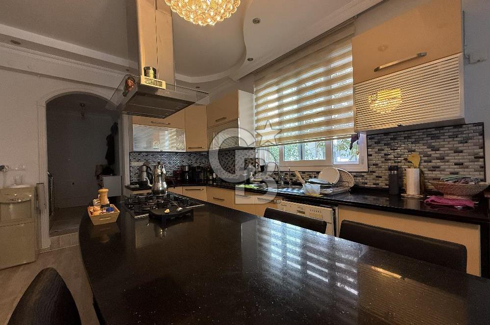 Güzelbahçe'de Ticari Ruhsatlı,Müstakil Bahçeli Satılık Villa