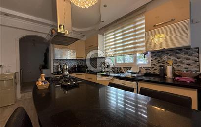 Güzelbahçe'de Ticari Ruhsatlı,Müstakil Bahçeli Satılık Villa