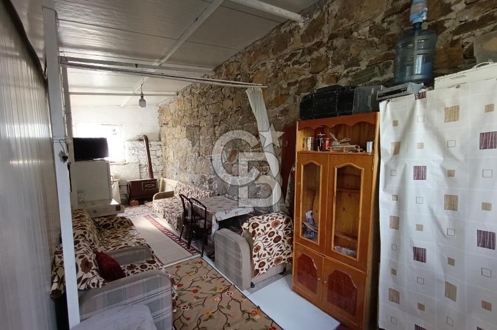 İZMİR KEMALPAŞA KAMBERLER KÖYÜ GİRİŞİNDE MÜSTAKİL EŞYALI EV VE BAHÇE