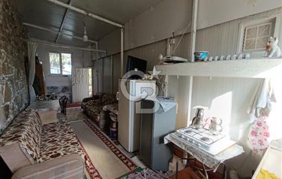 İZMİR KEMALPAŞA KAMBERLER KÖYÜ GİRİŞİNDE MÜSTAKİL EŞYALI EV VE BAHÇE