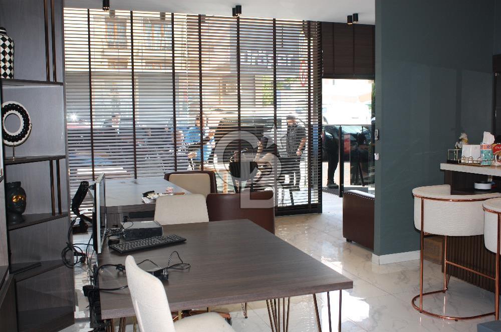 ATAŞEHİR'DE 90 M2 ÖZEL DEKORASYONLU FULL EŞYALI SATILIK DÜKKAN