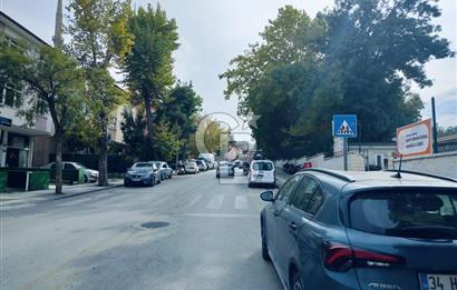 HÜRRİYET CADDESİ ÜZERİNDE DİKMEN CADDESİNE 1 BİNA İÇİ TAMAMEN YENİLENMİŞ 3+1 