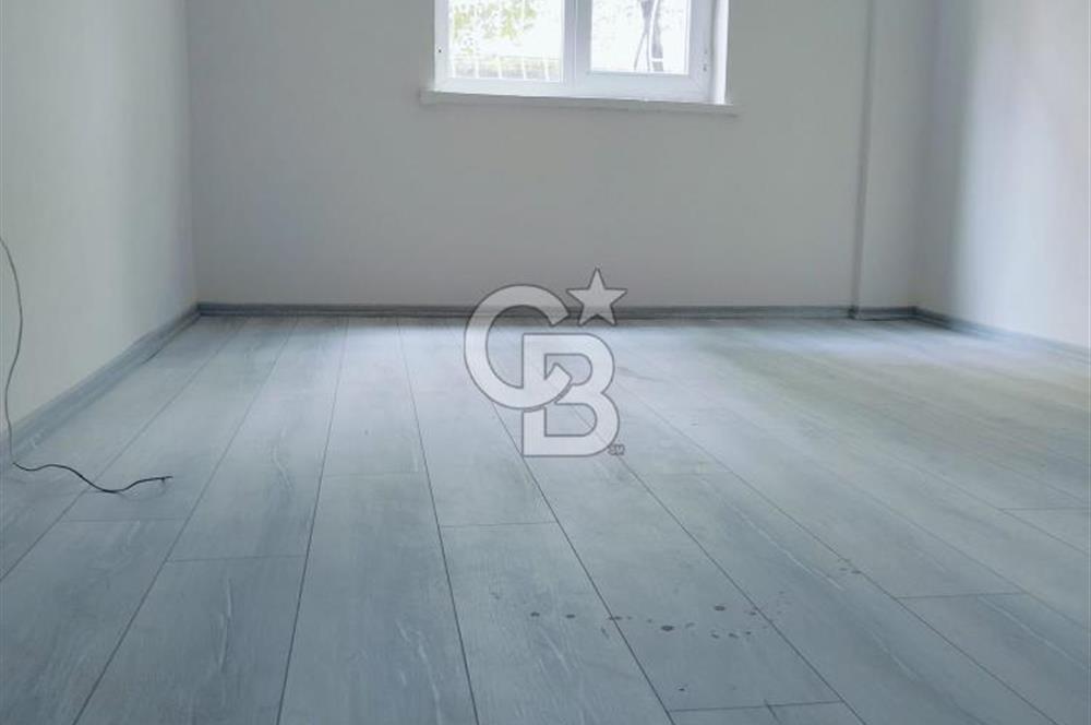 HÜRRİYET CADDESİ ÜZERİNDE DİKMEN CADDESİNE 1 BİNA İÇİ TAMAMEN YENİLENMİŞ 3+1 