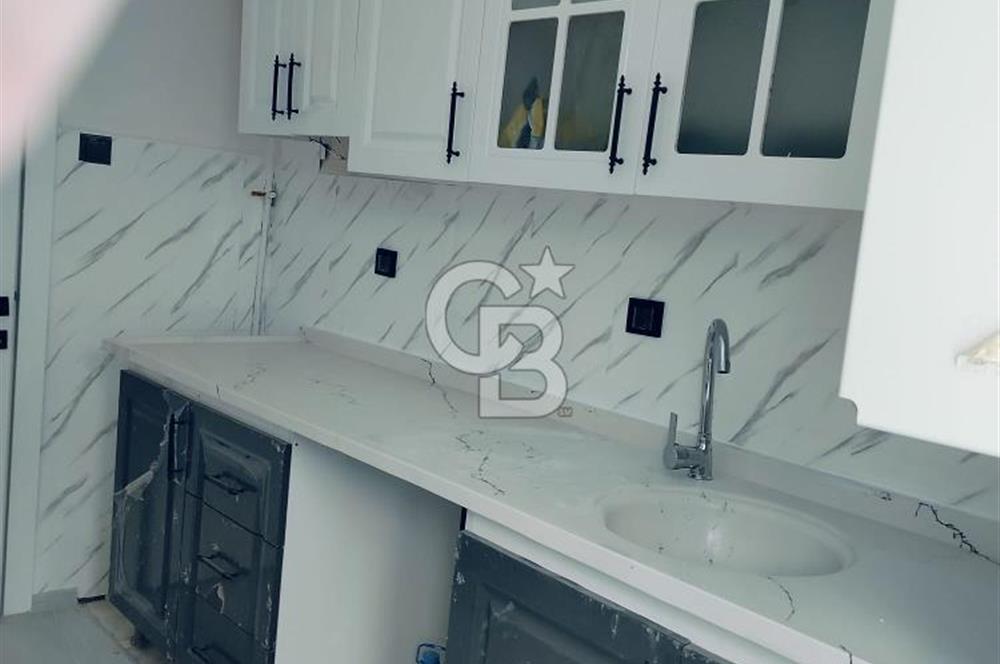HÜRRİYET CADDESİ ÜZERİNDE DİKMEN CADDESİNE 1 BİNA İÇİ TAMAMEN YENİLENMİŞ 3+1 