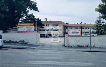 HÜRRİYET CADDESİ ÜZERİNDE DİKMEN CADDESİNE 1 BİNA İÇİ TAMAMEN YENİLENMİŞ 3+1 