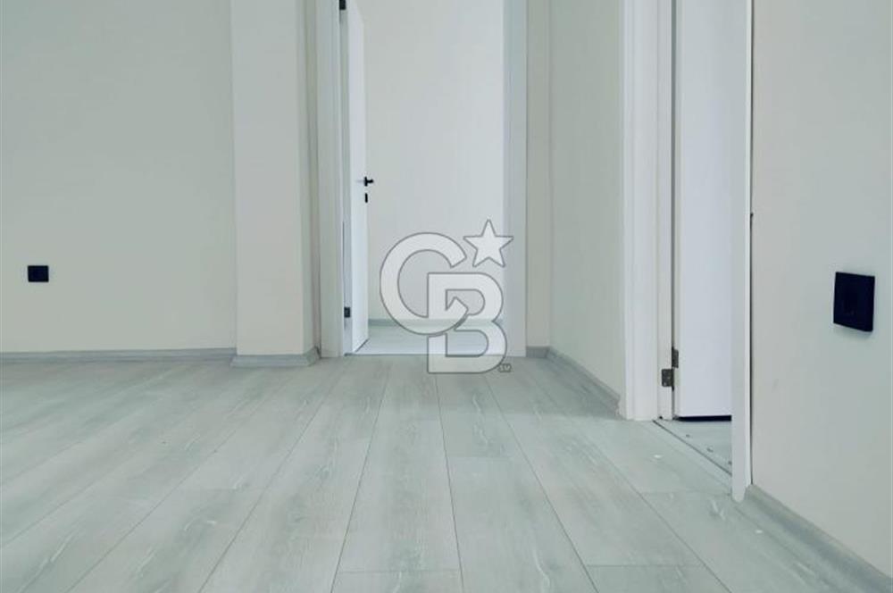 HÜRRİYET CADDESİ ÜZERİNDE DİKMEN CADDESİNE 1 BİNA İÇİ TAMAMEN YENİLENMİŞ 3+1 