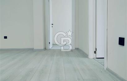 HÜRRİYET CADDESİ ÜZERİNDE DİKMEN CADDESİNE 1 BİNA İÇİ TAMAMEN YENİLENMİŞ 3+1 