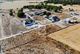 SATILIK TARLA MENDERES GÖLCÜKLERDE 300 m2 ELEKTRİK VE SU MEVCUT