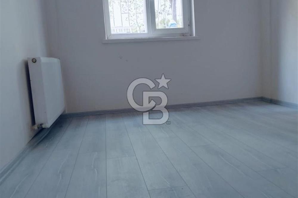 HÜRRİYET CADDESİ ÜZERİNDE DİKMEN CADDESİNE 1 BİNA İÇİ TAMAMEN YENİLENMİŞ 3+1 
