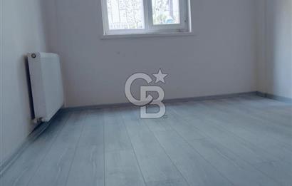 HÜRRİYET CADDESİ ÜZERİNDE DİKMEN CADDESİNE 1 BİNA İÇİ TAMAMEN YENİLENMİŞ 3+1 
