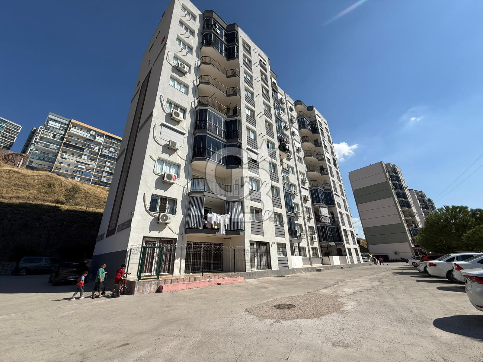 ÇİĞLİ YAKAKENT'TE SATILIK 3+1 DAİRE