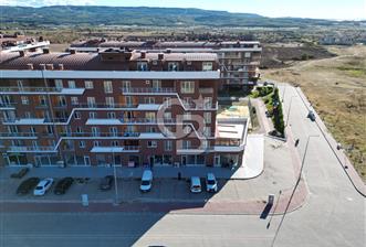 ÇANAKKALE KEPEZ KORUKENT SİTESİNDE CADDE ÜZERİ SATILIK DÜKKAN 