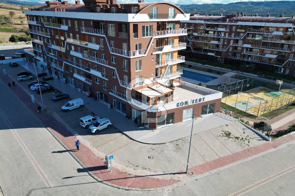 ÇANAKKALE KEPEZ KORUKENT SİTESİNDE CADDE ÜZERİ SATILIK DÜKKAN 