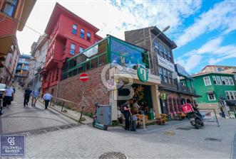 Üsküdar merkezde satılık dükkan ve bina. takasa açık.