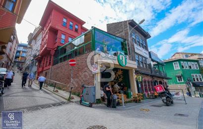 Üsküdar merkezde satılık dükkan ve bina. takasa açık.
