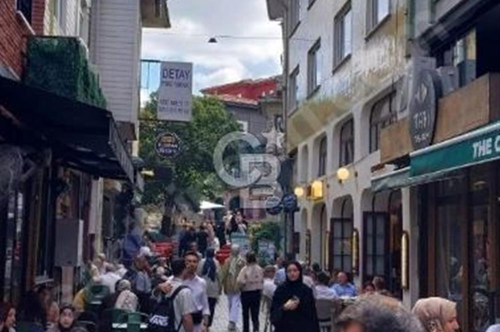 Üsküdar merkezde satılık dükkan ve bina. takasa açık.