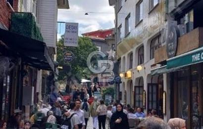 Üsküdar merkezde satılık dükkan ve bina. takasa açık.