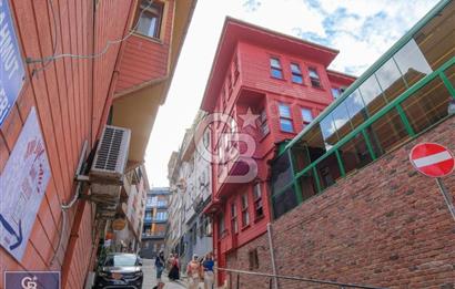 Üsküdar merkezde satılık dükkan ve bina. takasa açık.
