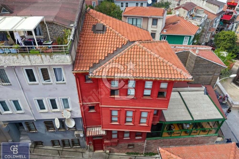 Üsküdar merkezde satılık dükkan ve bina. takasa açık.