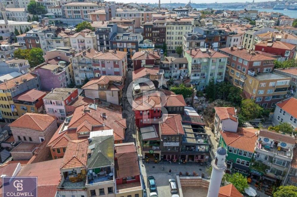 Üsküdar merkezde satılık dükkan ve bina. takasa açık.