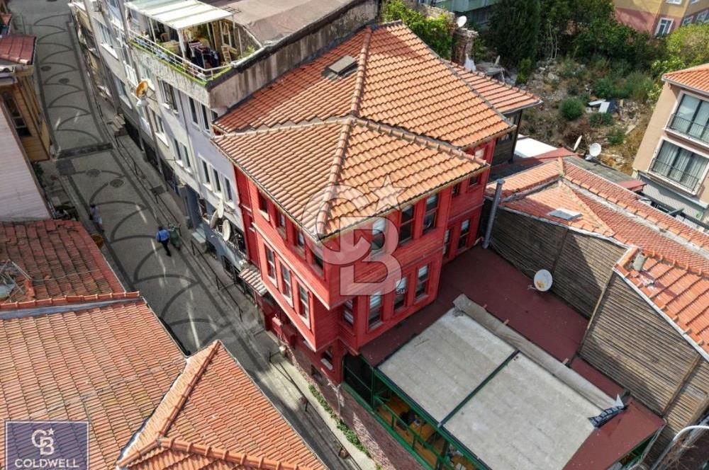 Üsküdar merkezde satılık dükkan ve bina. takasa açık.