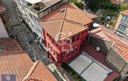 Üsküdar merkezde satılık dükkan ve bina. takasa açık.