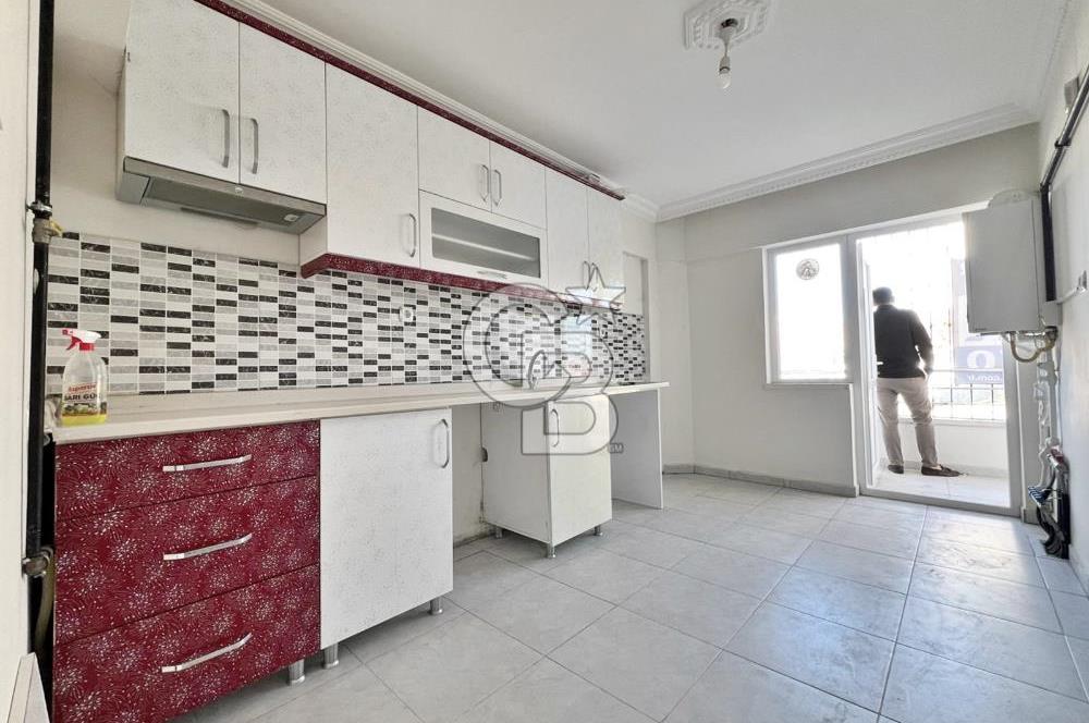 ANA CADDE YAKINI ARA KAT MASRAFSIZ CEPHELERİ AÇIK 2+1 DAİRE