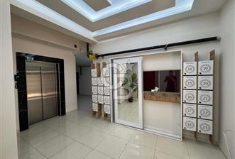 Bayraklı Körfez Mahallesinde Havuzlu Site İçerisinde Satılık 2+1