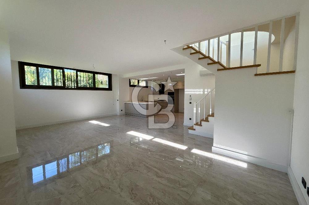 CADDEBOSTAN SAHİLDE FULL DENİZ MANZARALI 380m2 7+2 BAHÇE DUBLEKS 