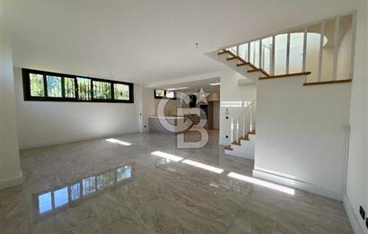 CADDEBOSTAN SAHİLDE FULL DENİZ MANZARALI 380m2 7+2 BAHÇE DUBLEKS 