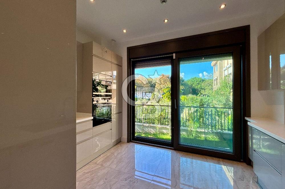 CADDEBOSTAN SAHİLDE FULL DENİZ MANZARALI 380m2 7+2 BAHÇE DUBLEKS 