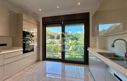 CADDEBOSTAN SAHİLDE FULL DENİZ MANZARALI 380m2 7+2 BAHÇE DUBLEKS 