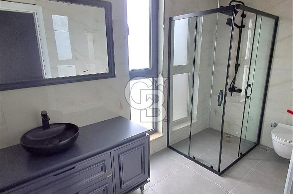Arnavutköy Durusu'da Satılık Tripleks Villa, Göl Manzaralı