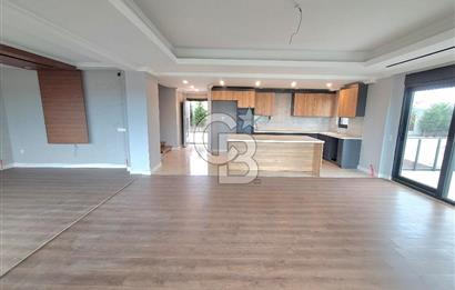 Arnavutköy Durusu'da Satılık Tripleks Villa, Göl Manzaralı