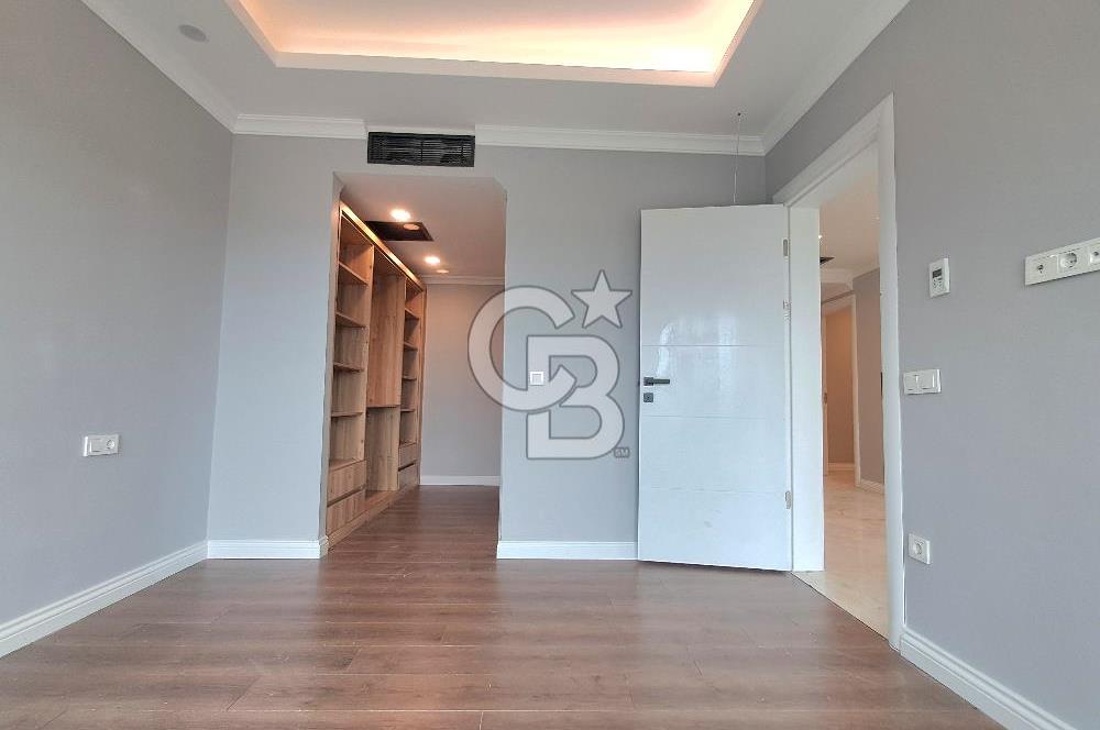 Arnavutköy Durusu'da Satılık Tripleks Villa, Göl Manzaralı