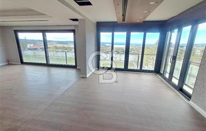 Arnavutköy Durusu'da Satılık Tripleks Villa, Göl Manzaralı