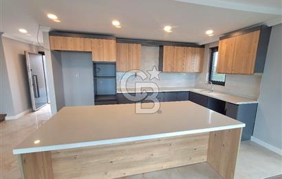 Arnavutköy Durusu'da Satılık Tripleks Villa, Göl Manzaralı