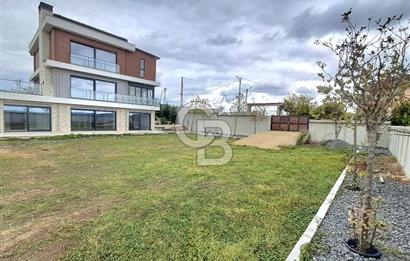 Arnavutköy Durusu'da Satılık Tripleks Villa, Göl Manzaralı