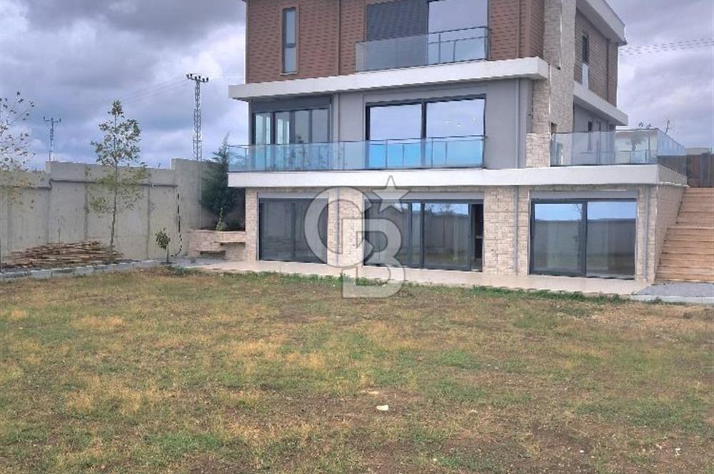 Arnavutköy Durusu'da Satılık Tripleks Villa, Göl Manzaralı