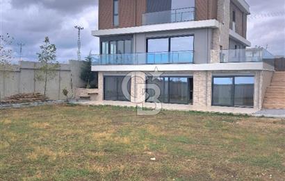 Arnavutköy Durusu'da Satılık Tripleks Villa, Göl Manzaralı
