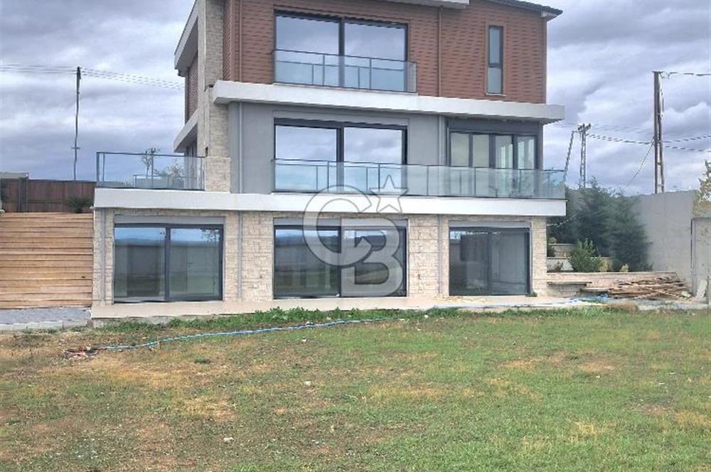 Arnavutköy Durusu'da Satılık Tripleks Villa, Göl Manzaralı