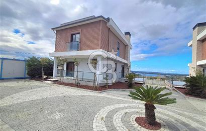 Arnavutköy Durusu'da Satılık Tripleks Villa, Göl Manzaralı