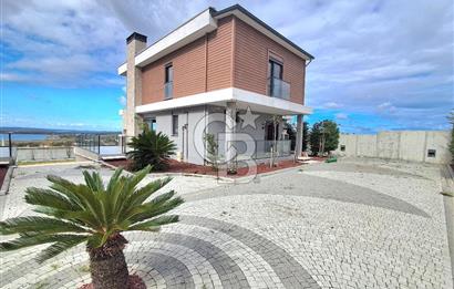 Arnavutköy Durusu'da Satılık Tripleks Villa, Göl Manzaralı
