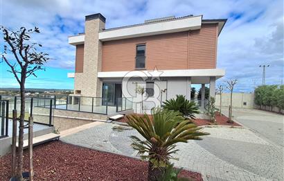 Arnavutköy Durusu'da Satılık Tripleks Villa, Göl Manzaralı