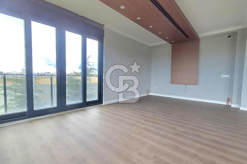 Arnavutköy Durusu'da Satılık Tripleks Villa, Göl Manzaralı