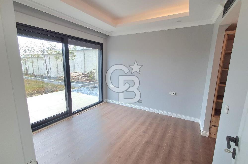 Arnavutköy Durusu'da Satılık Tripleks Villa, Göl Manzaralı